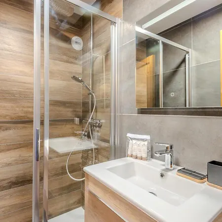 Studio-cabine Renove En Centre, 200m Des Pistes, Pour 4 Personnes - - Fr-1-754-49 *